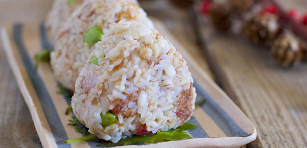 彼氏とのお花見デートに作っていきたい 梅とおかかと枝豆のふんわりおにぎり レシピ 恋サプリ