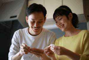 「いい夫婦の日」に何する？夫婦共に楽しめる、おすすめの過ごし方10選やプレゼントを紹介