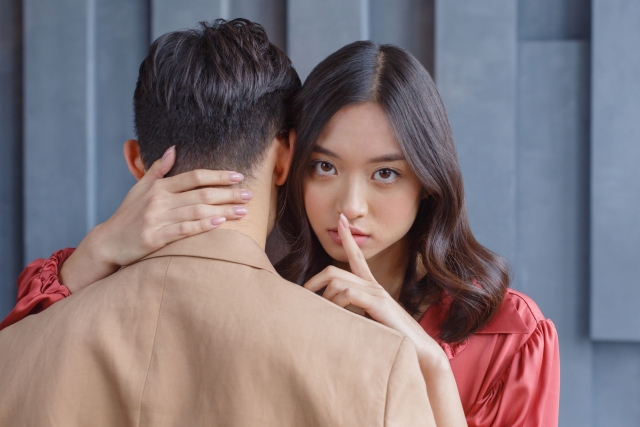 浮気する女の特徴・心理15選