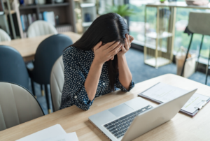 結婚マウントを取る既婚女性の心理は？上手な返し方と、自分の幸せのためにできること