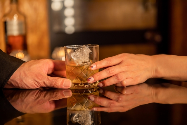 なぜ不倫を選んでしまったのか…不倫にハマる心理とは？