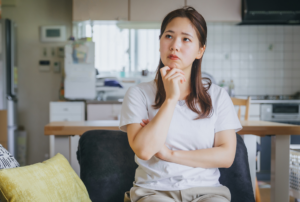 浮気してる男の特徴・行動パターン｜別れるべき基準も