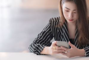 忙しい彼氏にとって彼女とは？本音からわかる愛される特徴と、この恋の見極め方