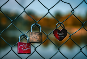 恋愛における依存とは？好きとの決定的な違いと健全な関係の築き方