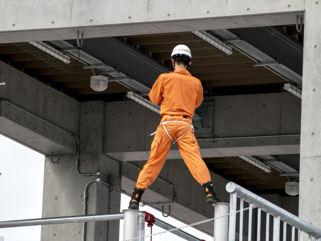 なぜ消防士は結婚相手として根強い人気があるのか？