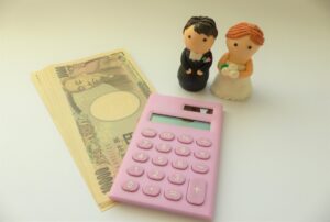 【男女別】結婚相手に求める年収はいくら？データで見る理想の年収と後悔しないための現実的な見極め方