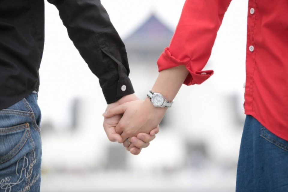 どこが好きかわからないけど好きな相手と付き合うべき？