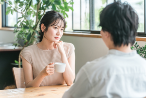 虚栄心が強い人の特徴と心理｜見栄っ張りな人への対処法とプライドとの違いを解説