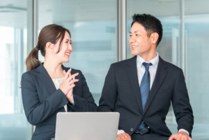 取引先の人との恋愛はタブー？自然なきっかけ作りや脈ありサインを解説