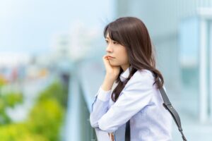 「頭から離れない人」がいるのはなぜ？男性心理と忘れられない恋の特徴と復縁の可能性