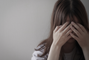 恋愛で重いとは？「重い」と言われる人の特徴や脱却方法などを解説