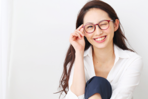 【AB型女性に恋する男性必見】リアルAB型女子に聞く、好きなタイプと脈ありサイン、効果的な落とし方