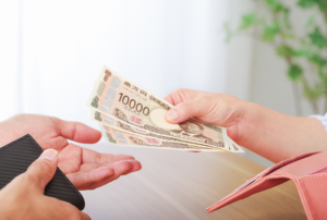 ヒモ男に貢ぐ女の特徴8選｜ヒモ女を脱却する方法も紹介