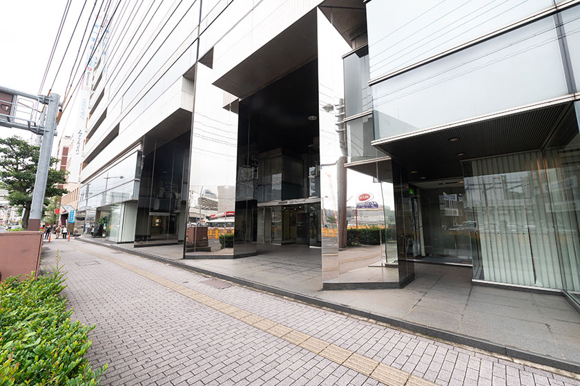 ツヴァイ長崎店の外観1