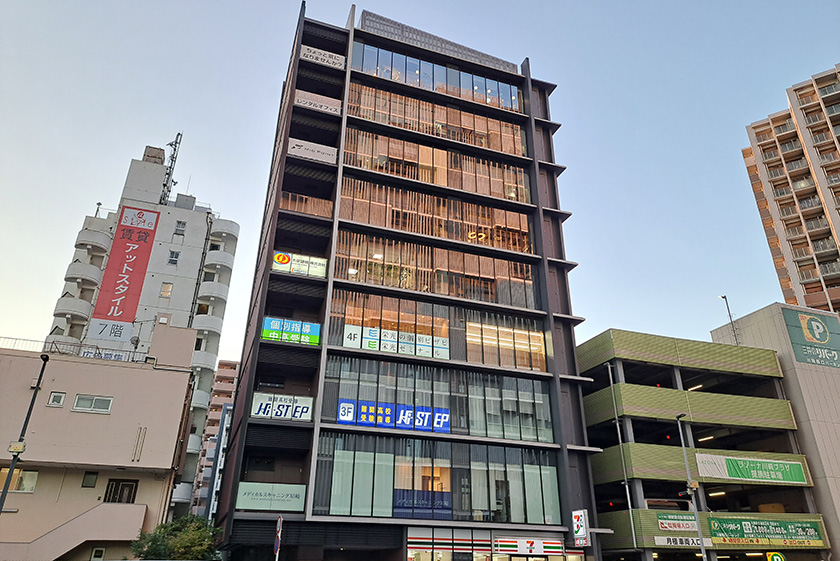 川崎店の外観2