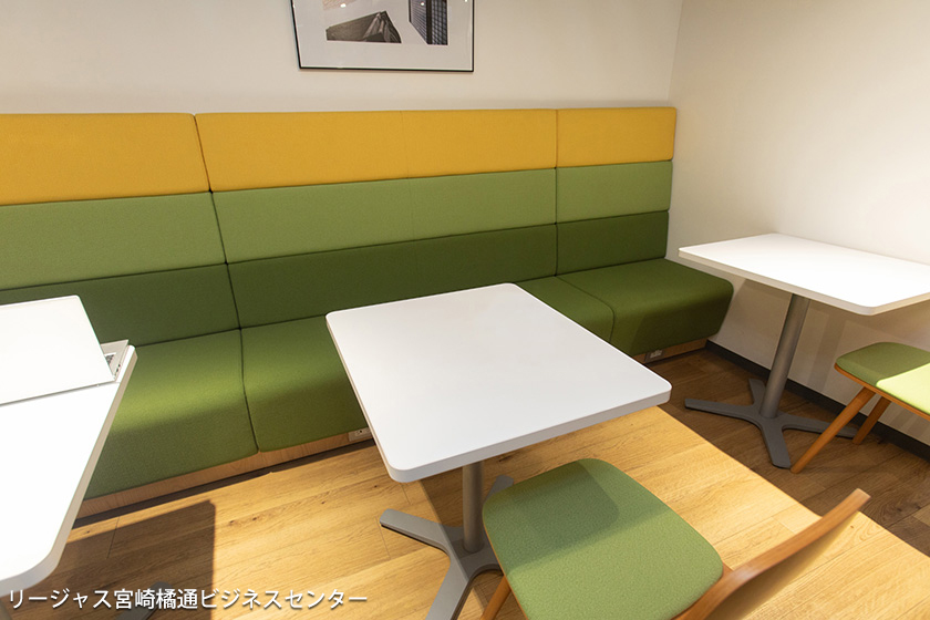 ツヴァイ宮崎店のコンサルティングブース2