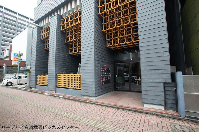 ツヴァイ宮崎店の外観1