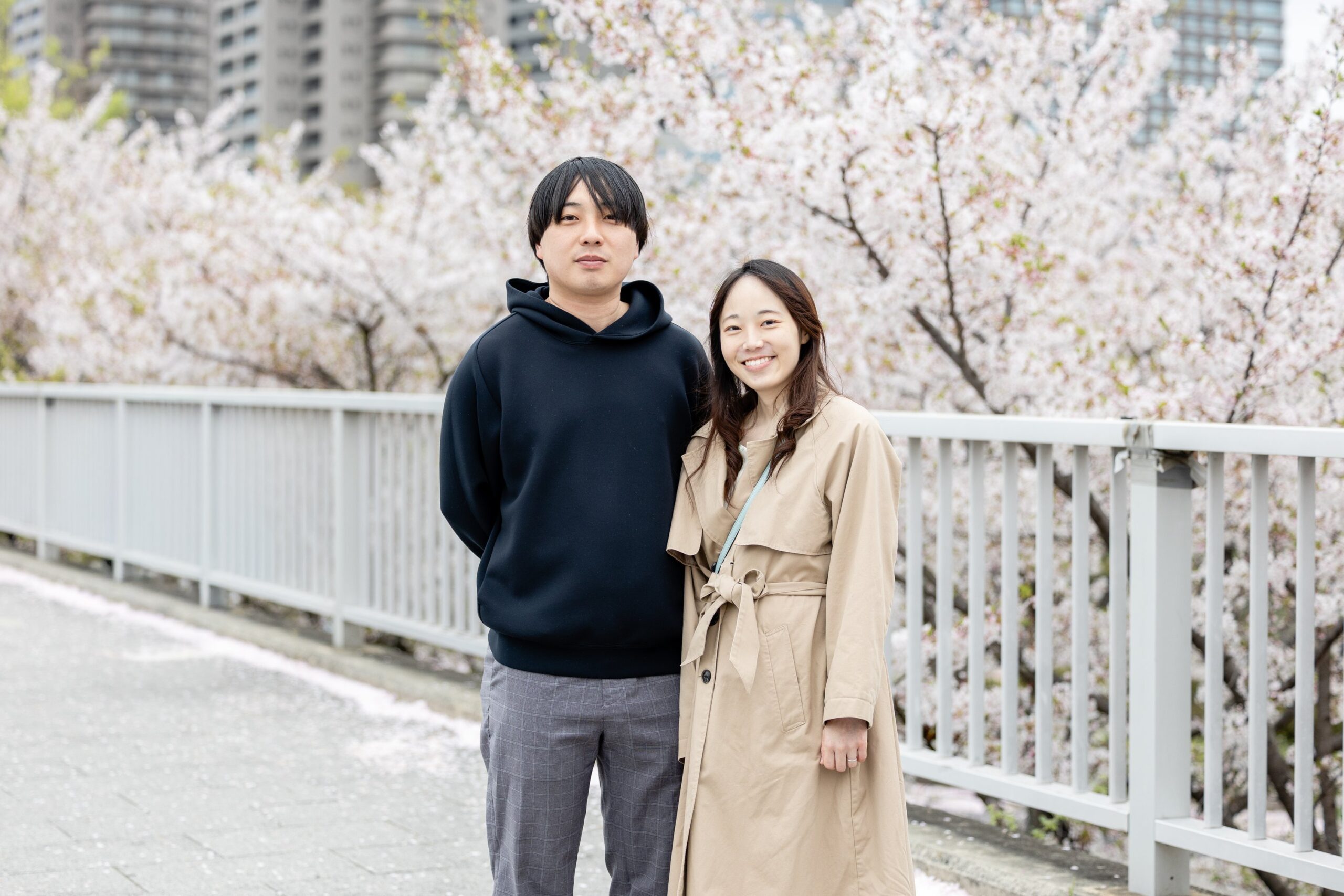 噛み合わないのに、心は重なった。ちぐはぐなふたりが、1ヶ月で結婚を決めた理由